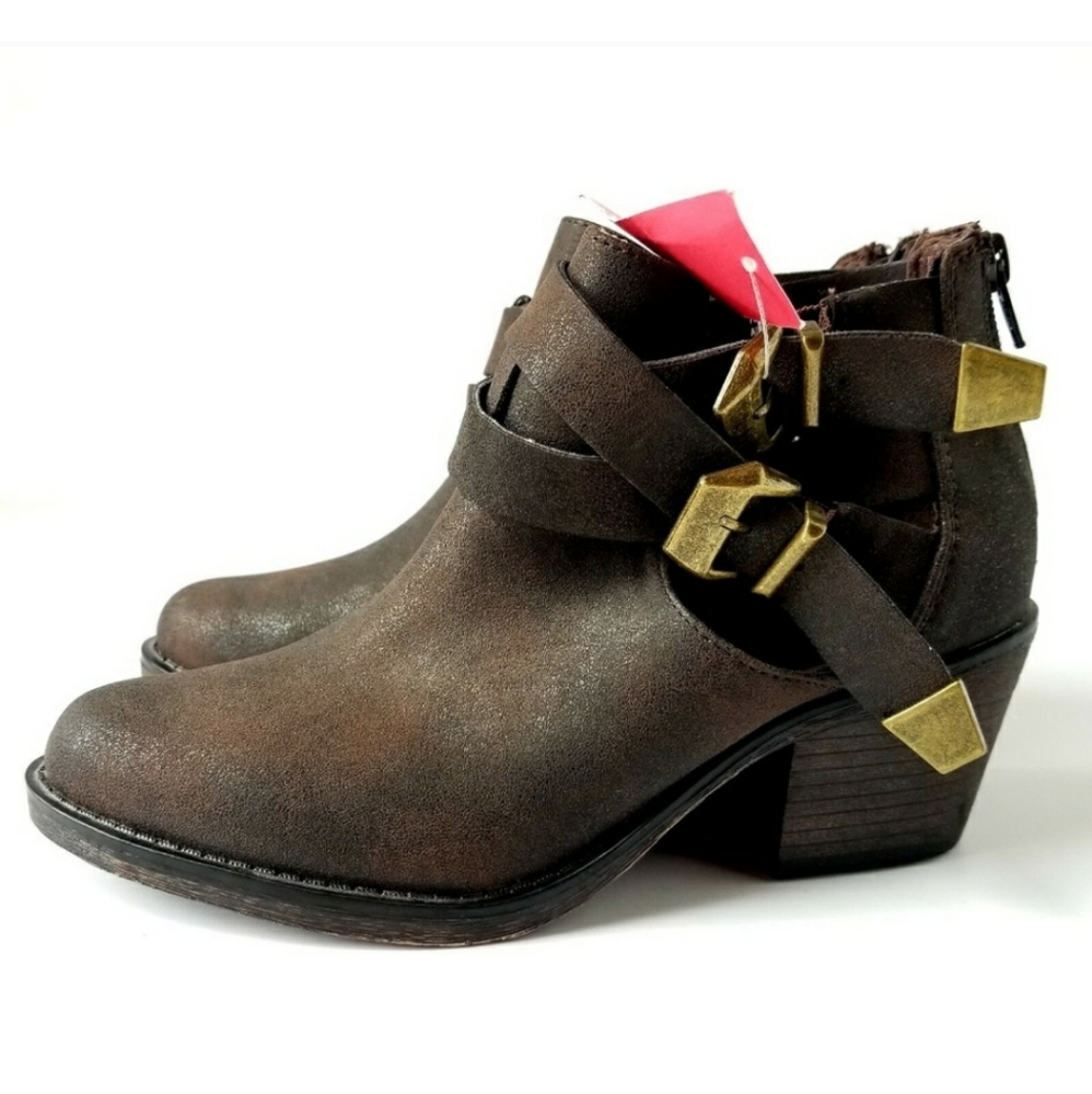 Strappy Ankle boots with buckle size 7 nwt